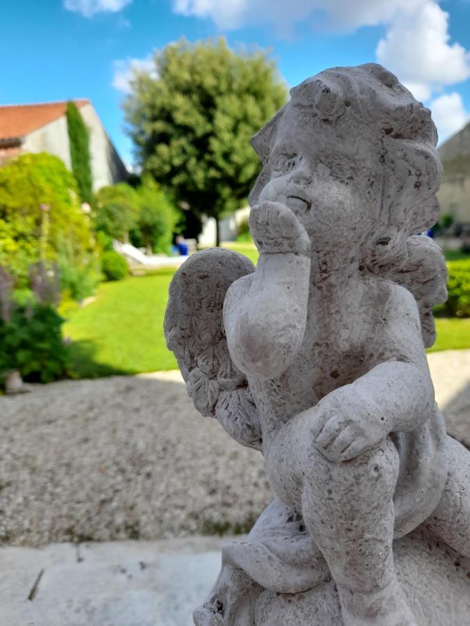 Le Jardin Des Anges Bed & Breakfast Saint-Jean-d'Angely Exterior photo