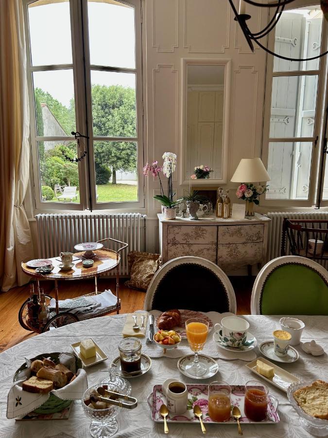 Le Jardin Des Anges Bed & Breakfast Saint-Jean-d'Angely Exterior photo